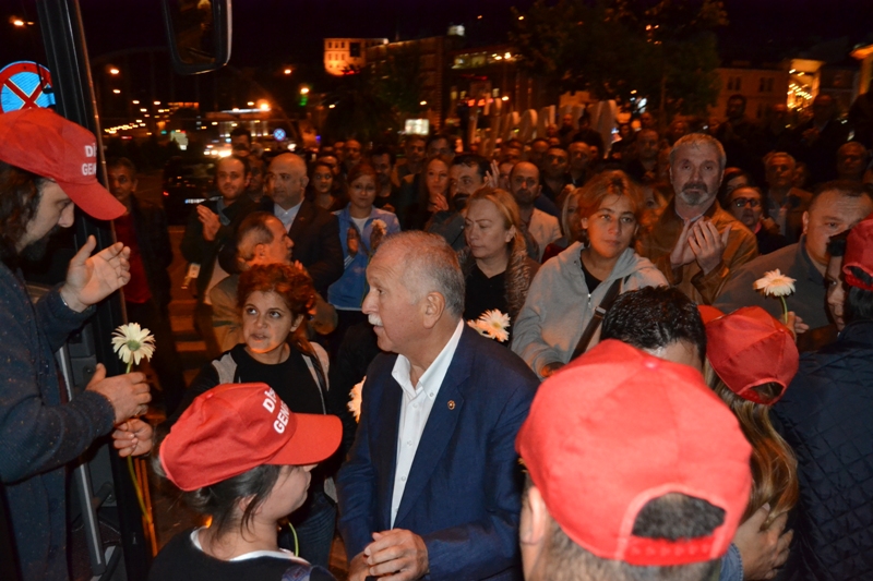 Photo of KATLİAMI YAŞAYAN İŞÇİLER GİRESUN’A DÖNDÜ