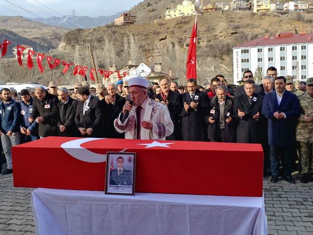 Photo of ÇAMOLUK, ŞEHİT ASKER HAMZA KARACAOĞLU’NU UĞURLADI