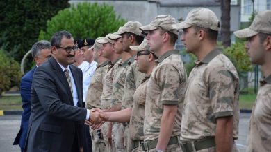 Photo of GİRESUN VALİSİ ASKER VE POLİSLERLE BAYRAMLAŞTI