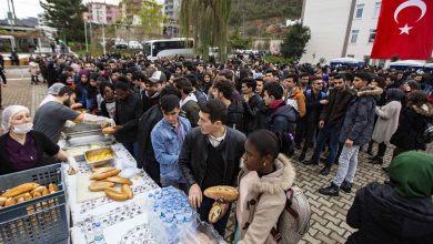 Photo of GİRESUN ÜNİVERSİTESİ ÖĞRENCİLERİ HAMSİ BAYRAMI YAPTI