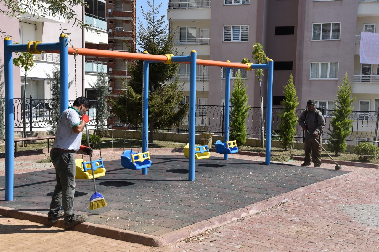 GİRESUN BELEDİYESİ PARK BAHÇELER MÜDÜRLÜĞÜ ÇALIŞIYOR