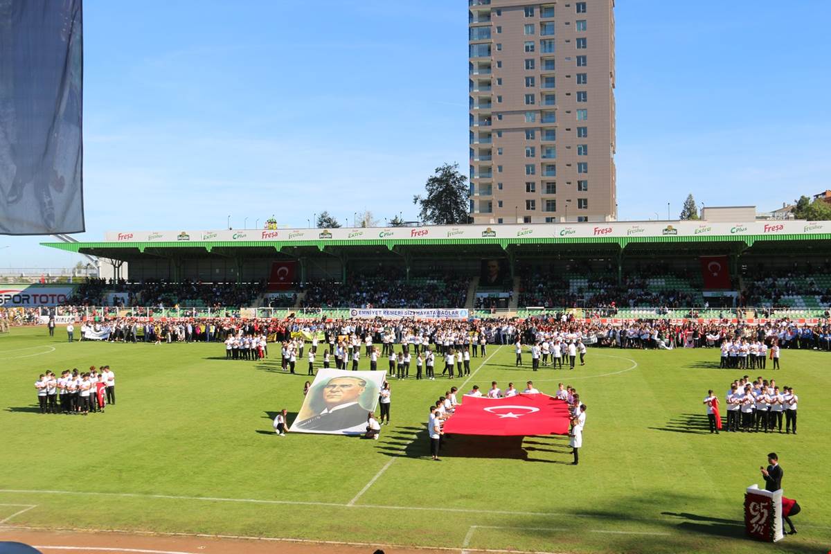 CUMHURİYET KUTLAMALARI ATATÜRK STADYUMUNDAYDI