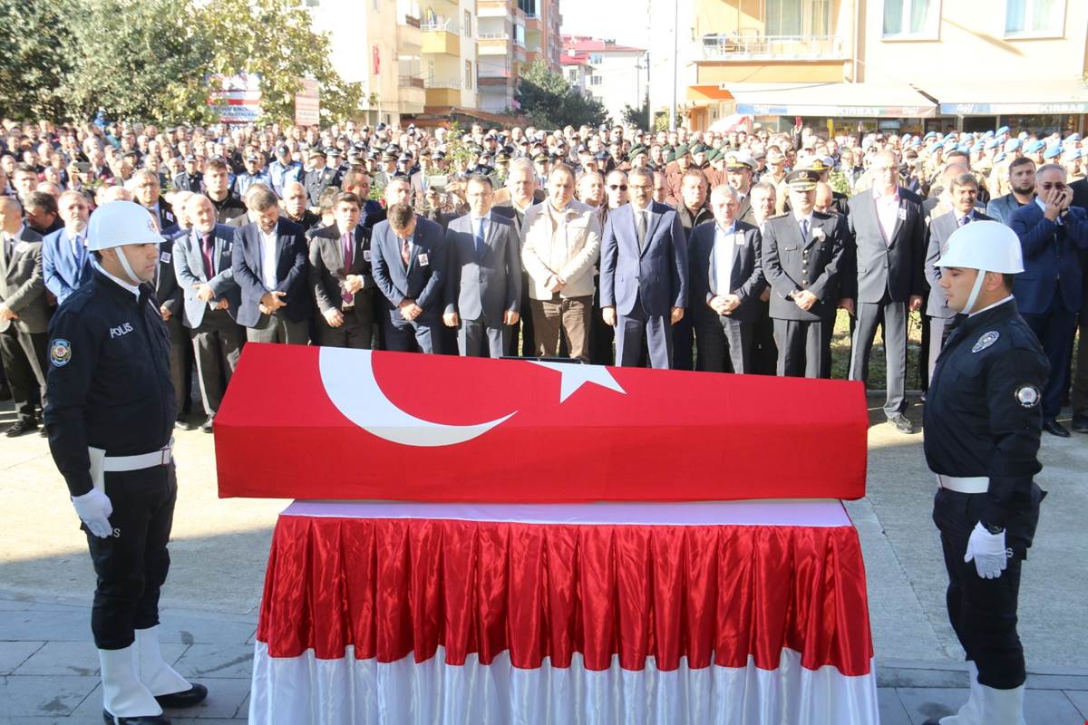 SÜRÜCÜ GÖZALTINDA. ŞEHİT POLİS İMDAT PERÇİN İÇİN TÖREN YAPILDI