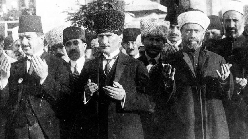 DİYANET ÖLÜM YILDÖNÜMÜNDE ATATÜRK’E DUAYI ÇOK GÖRDÜ