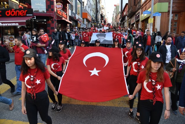 GİRESUN’UN ÇOCUKLARINDAN ATATÜRK’E SAYGI YÜRÜYÜŞÜ