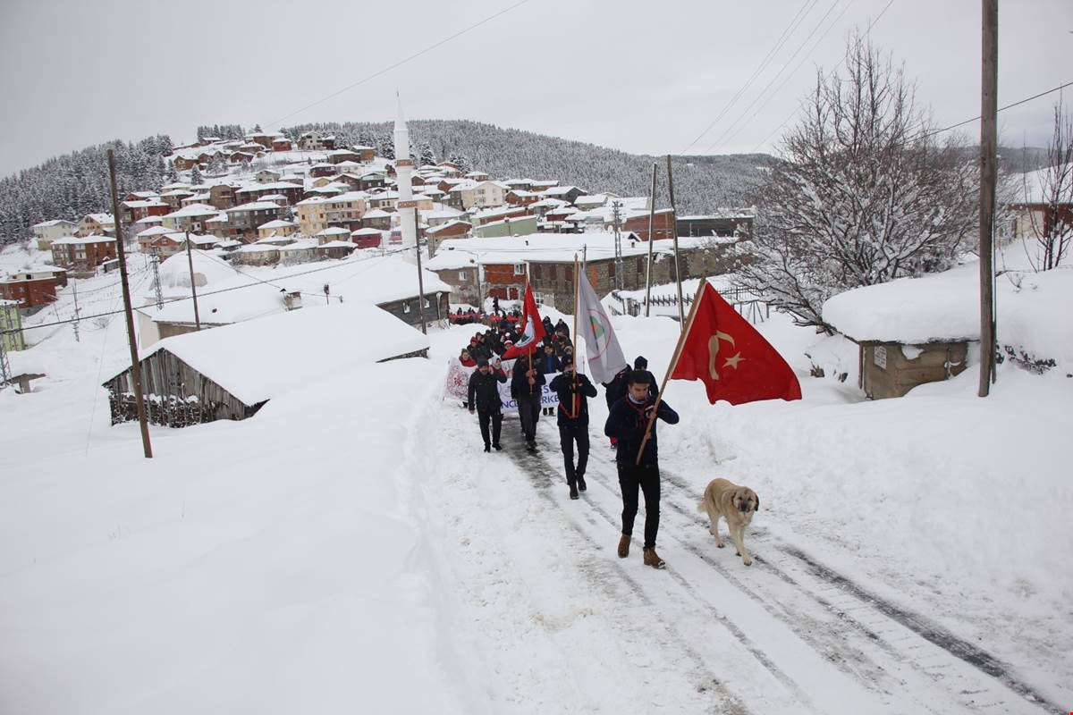 SARIKAMIŞ ŞEHİTLERİ İÇİN KÜMBET YAYLASI’NDA ANMA YÜRÜYÜŞÜ DÜZENLENDİ