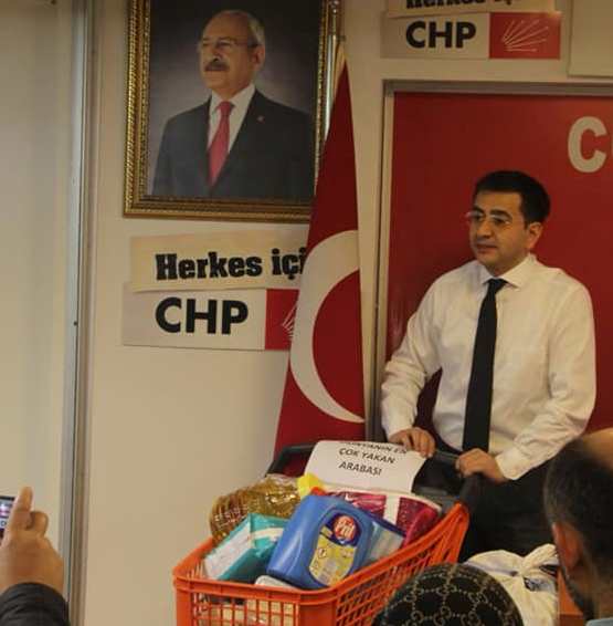 CHP MERKEZ İLÇE BAŞKANI TÜRKER, MARKET ARABASIYLA FİYATLARA DİKKAT ÇEKTİ