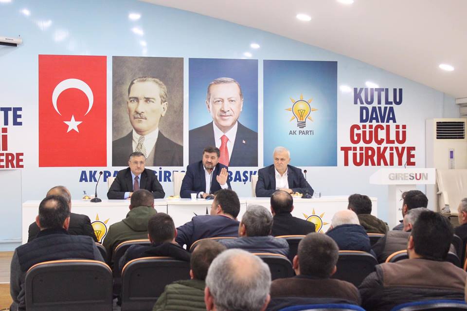 AKP’Lİ ADAY DOLMUŞÇULARDAN DESTEK İSTEDİ