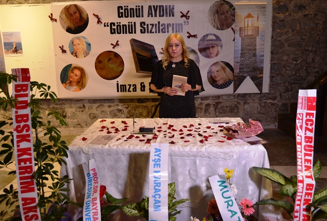 GÖNÜL AYDIN ‘GÖNÜL SIZILARIM’I İMZALADI