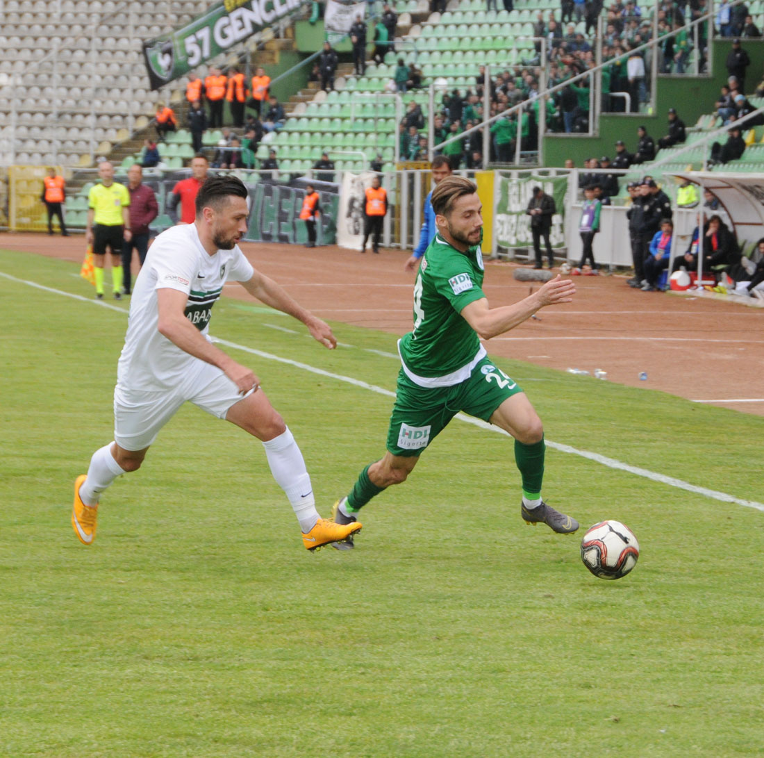 GİRESUNSPOR KENDİ SAHASINDA 3 GOLLE YENİLDİ