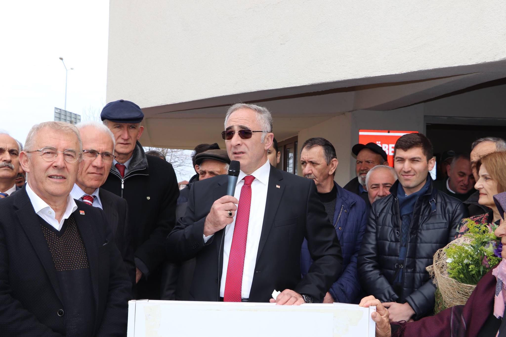 CHP’Lİ BAŞKAN HÜSEYİN GÖRGÜLÜOĞLU GÖREVE BAŞLADI