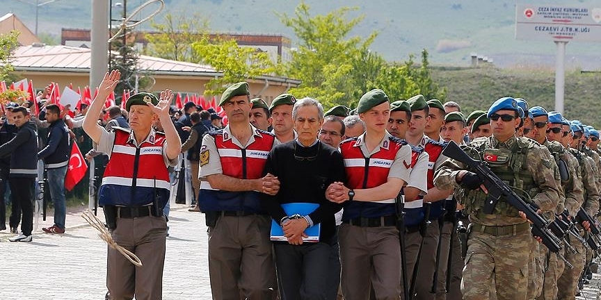 FETÖ’NÜN ASKERLERİNE CEZA YAĞDI…