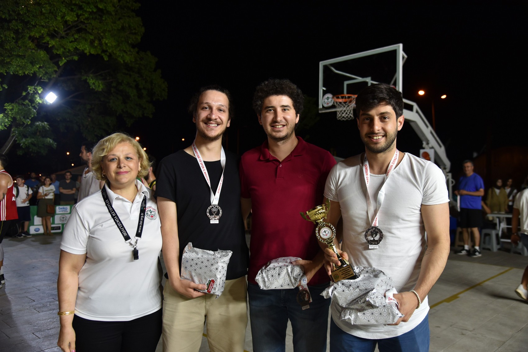 AVNİ ÖĞÜTÇÜ SOKAK BASKETBOLU TURNUVASI SONA ERDİ