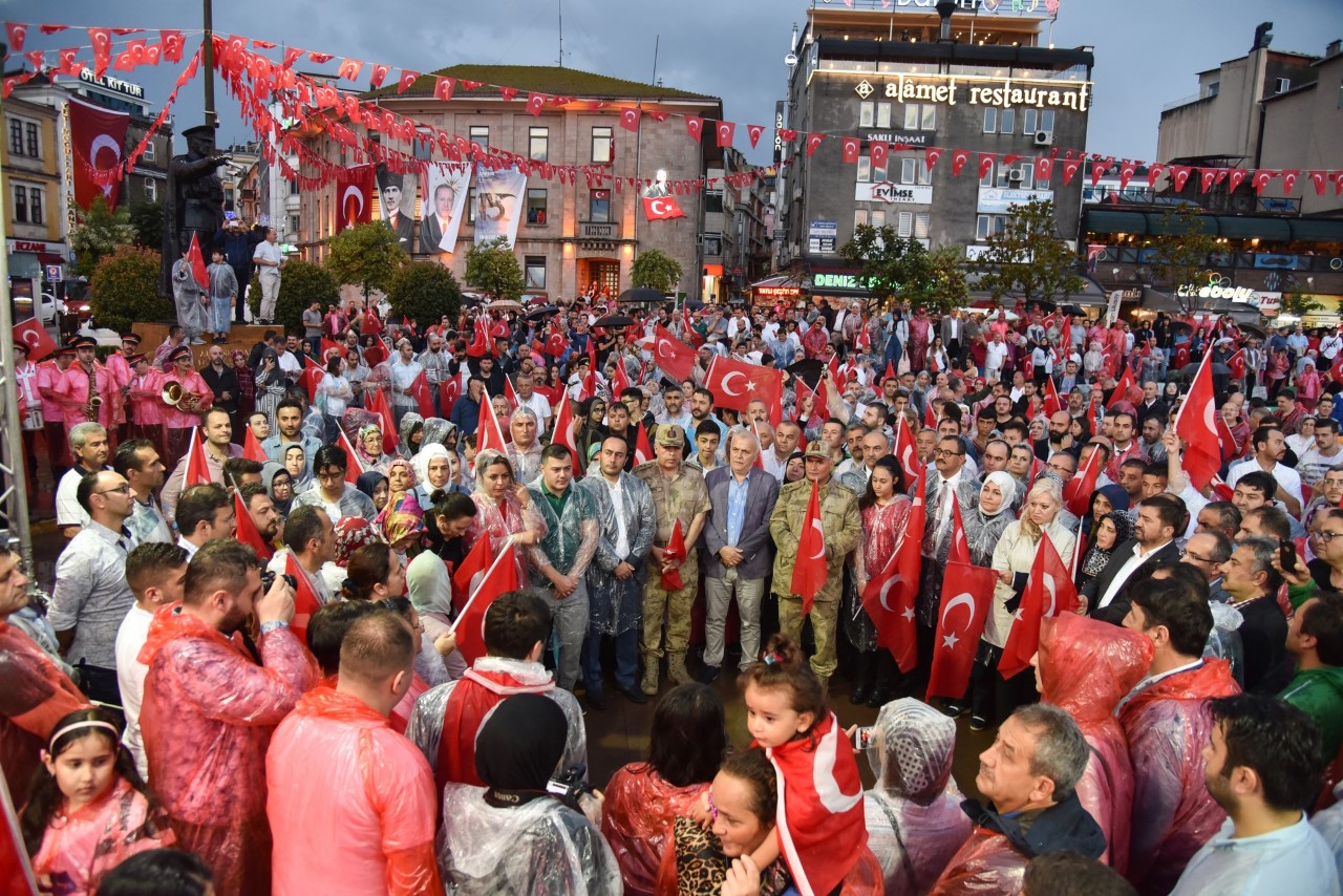 GİRESUNLULAR 15 TEMMUZ İÇİN YÜRÜDÜLER