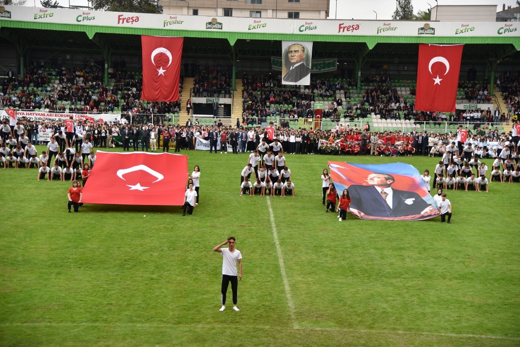 ATATÜRK STADYUMU’NDA COŞKULU KUTLAMA