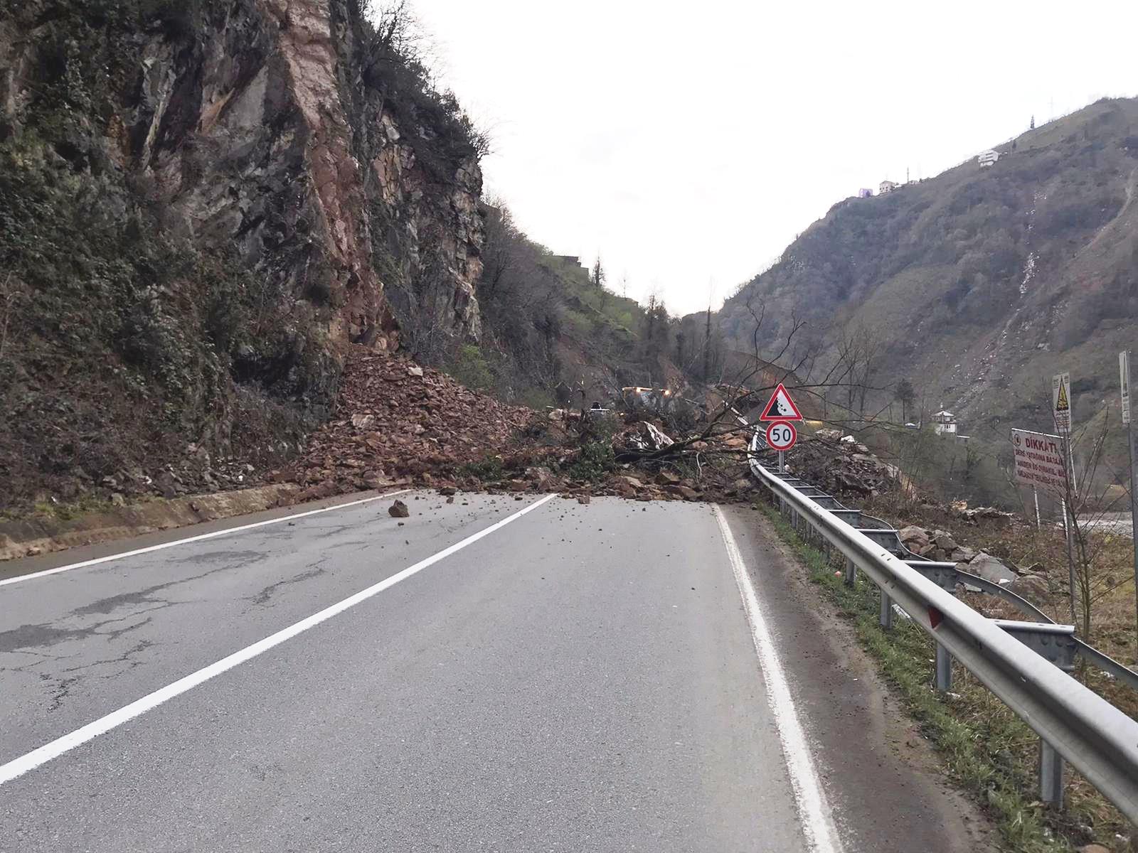 DOĞANKENT YOLUNDA HEYELAN