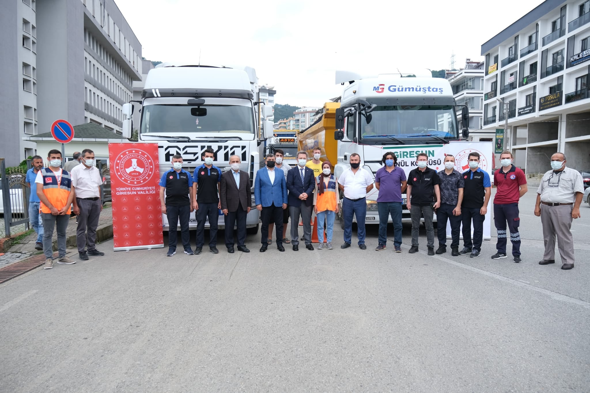 GİRESUN’DAN SİNOP’A 5 TIR YARDIM MALZEMESİ GÖNDERİLDİ