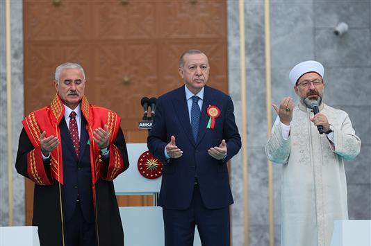 “TÜRK HUKUKU LAİKTİR! LAİK HUKUK KURUMLARI DİNİ TÖRENLERLE AÇILAMAZ!”