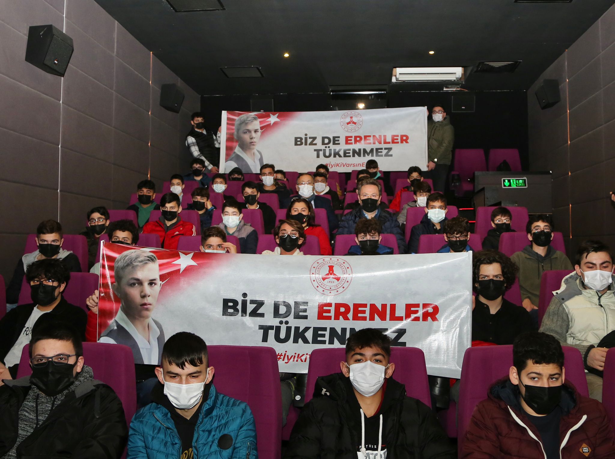 15 YAŞINDA 45 EREN EREN’İN FİLMİNİ VALİYLE İZLEDİ