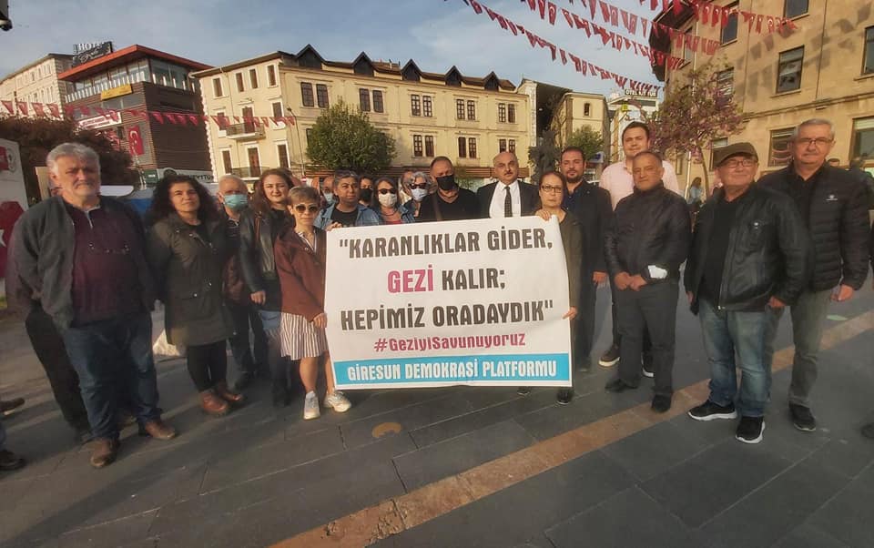 STK’LARDAN GEZİ KARARI PROTESTOSU: BU BÖYLE GİTMEZ! KARANLIK GİDER, GEZİ KALIR