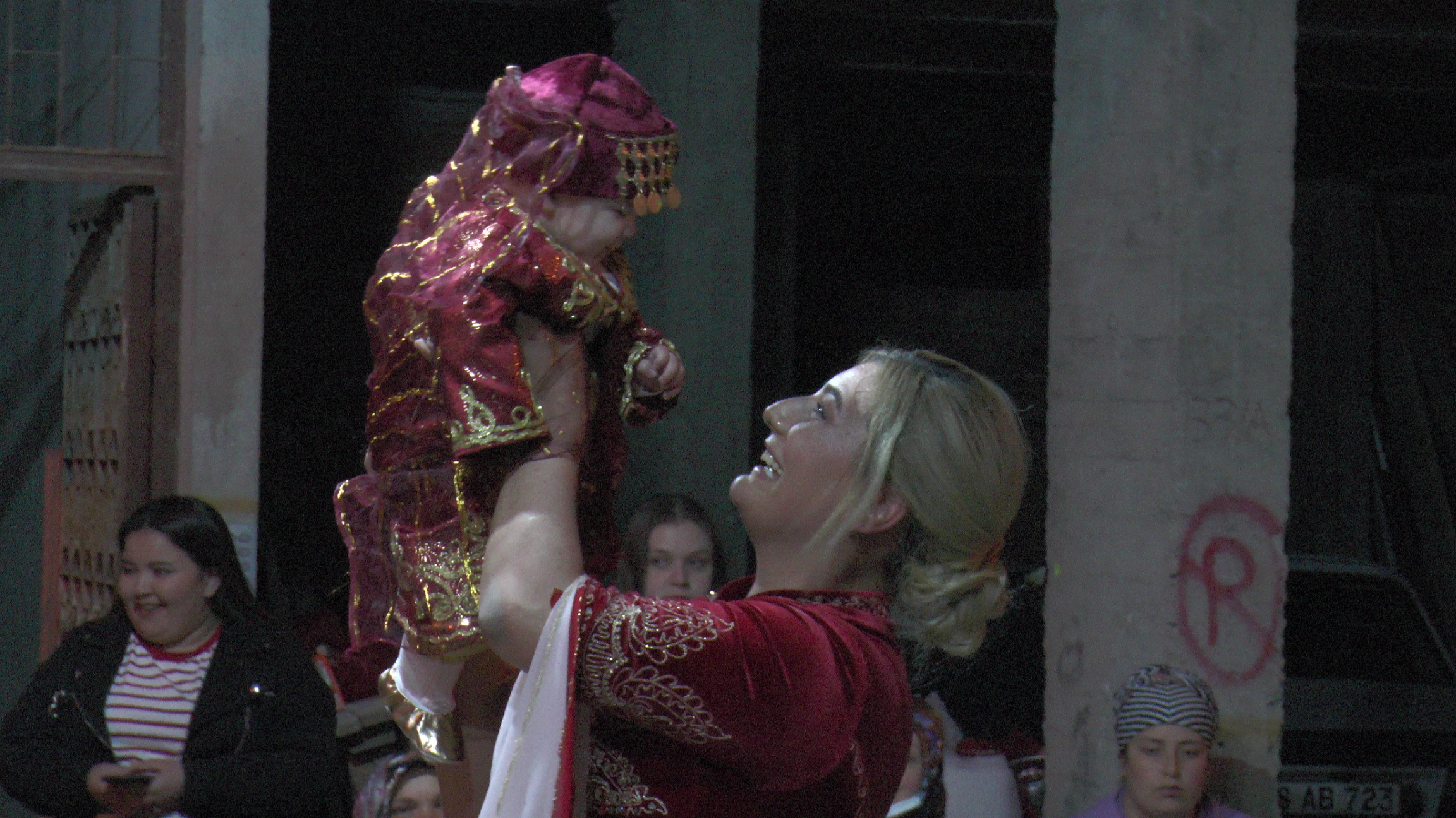 ANNESİNİN KARNINDAYKEN BABASI TARAFINDAN TERK EDİLEN ESRA BEBEK”E KINA YAKILDI