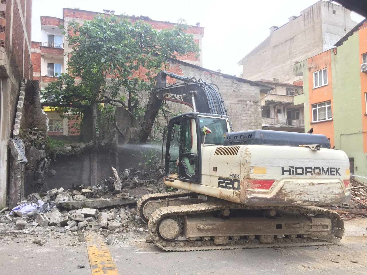 Bulancak’ta metruk binalar kaldırılıyor