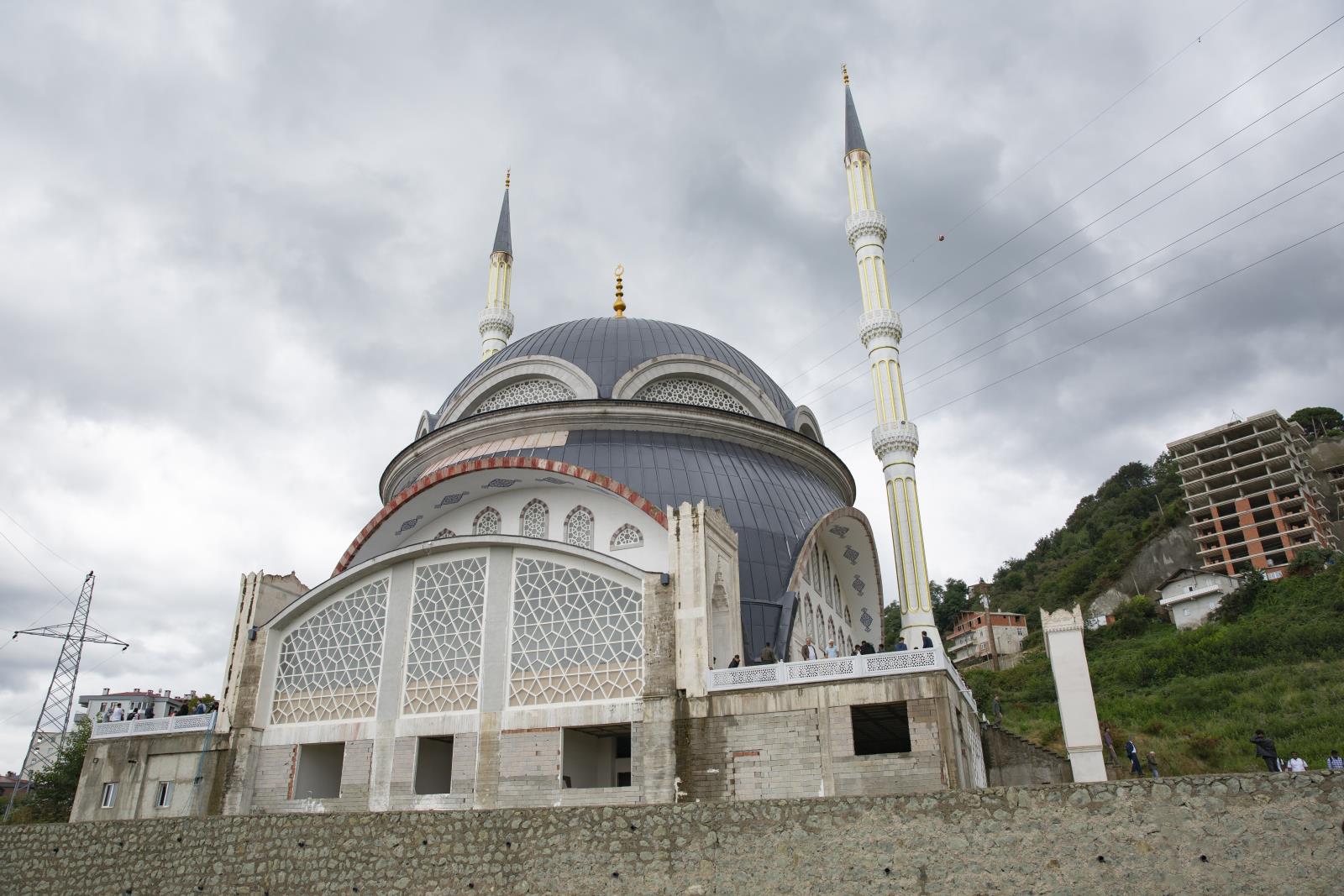 GİRESUN ÜNİVERSİTESİ CAMİSİ’NDE İLK NAMAZ…