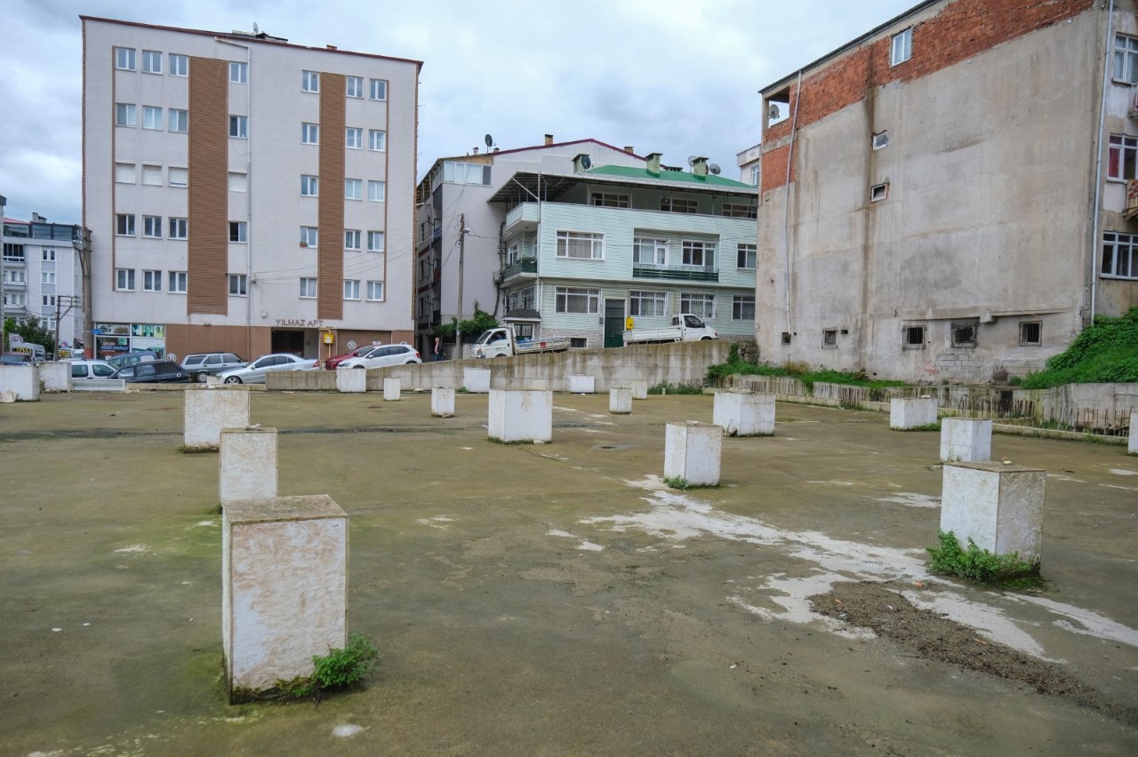 Sokakbaşı kültür merkezi inşaatı otoparktan sonra dükkan projesi alanı oluyor