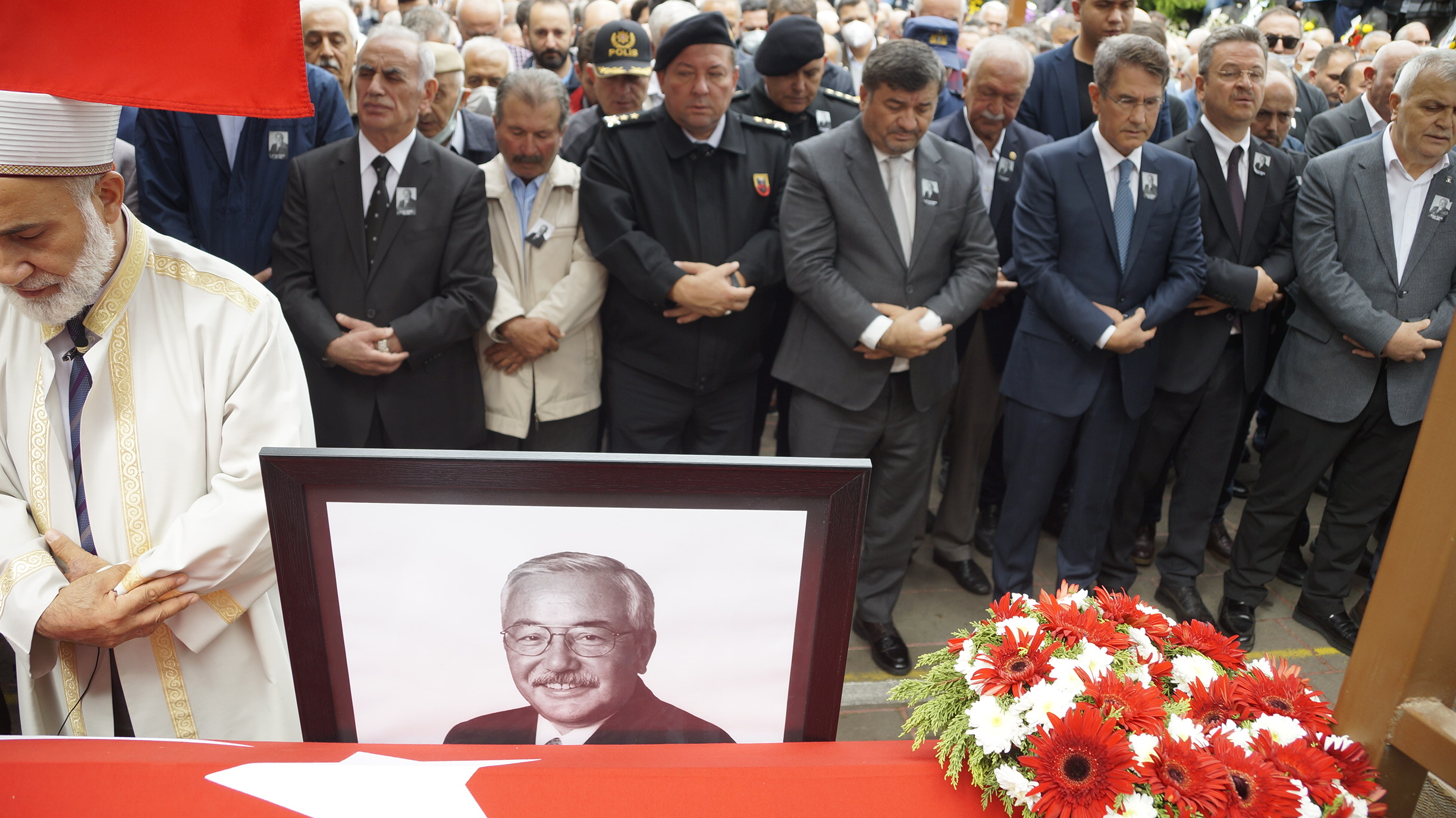 Giresunlular Ergun Özdemir’i sonsuzluğa uğurladı (Görüntülü Haber)