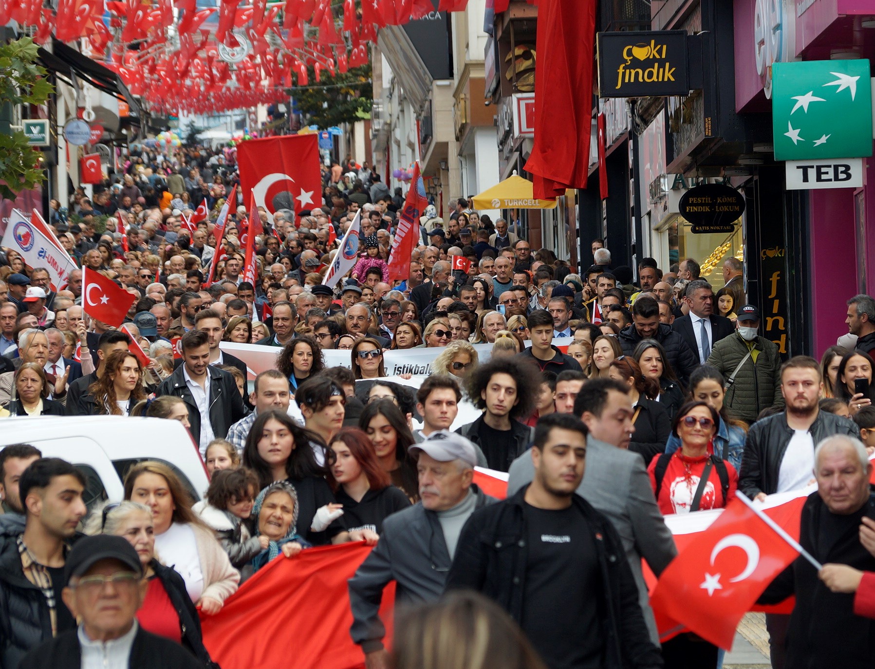 Giresun’da cumhuriyet yürüyüşü (Görüntülü Haber)