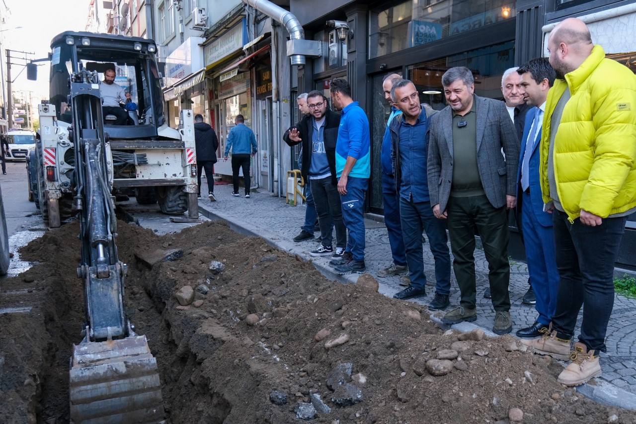 FATİH CADDESİ YENİLENİYOR