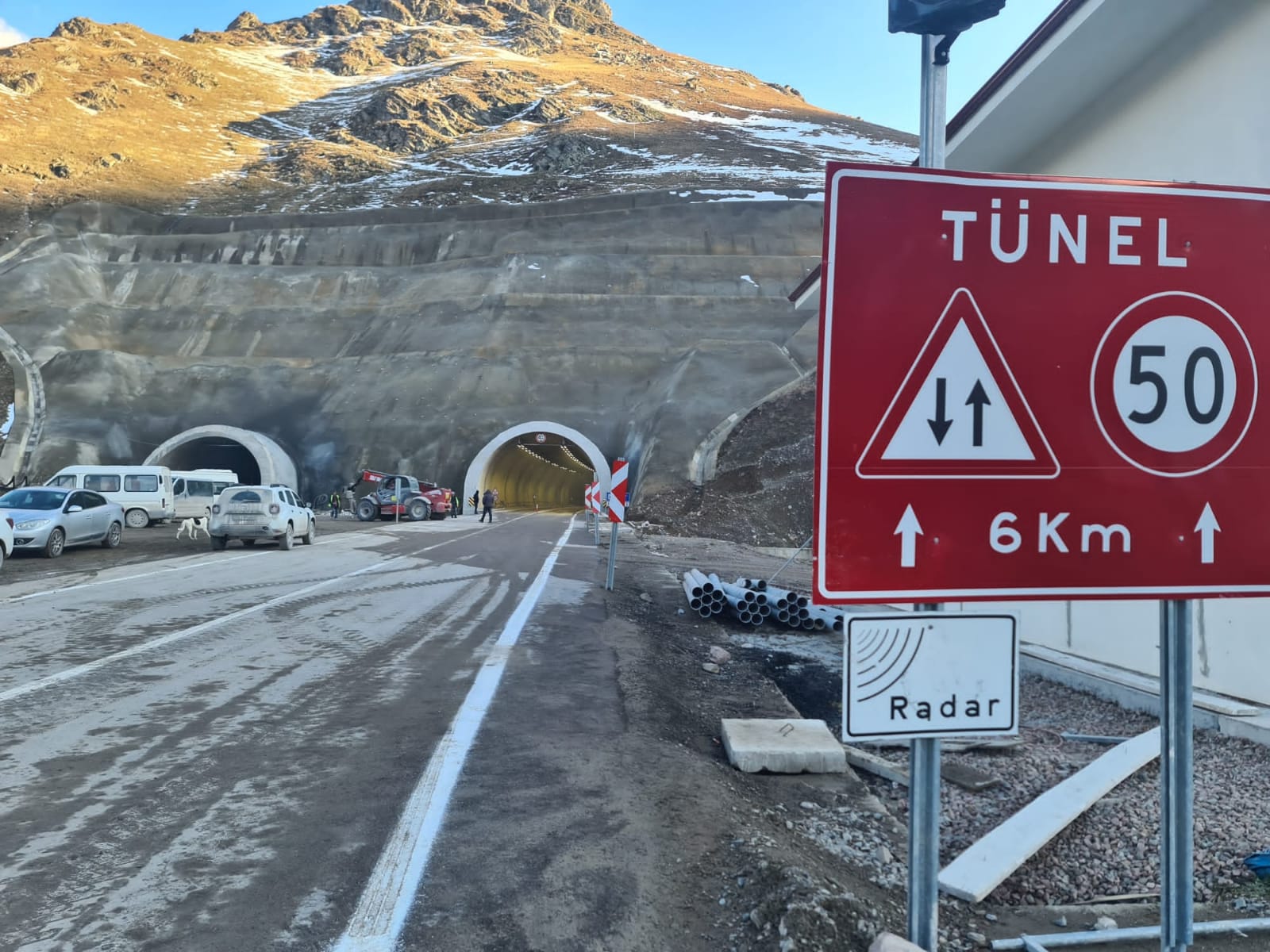 Eğribel tünelinde tek tüple  yola devam