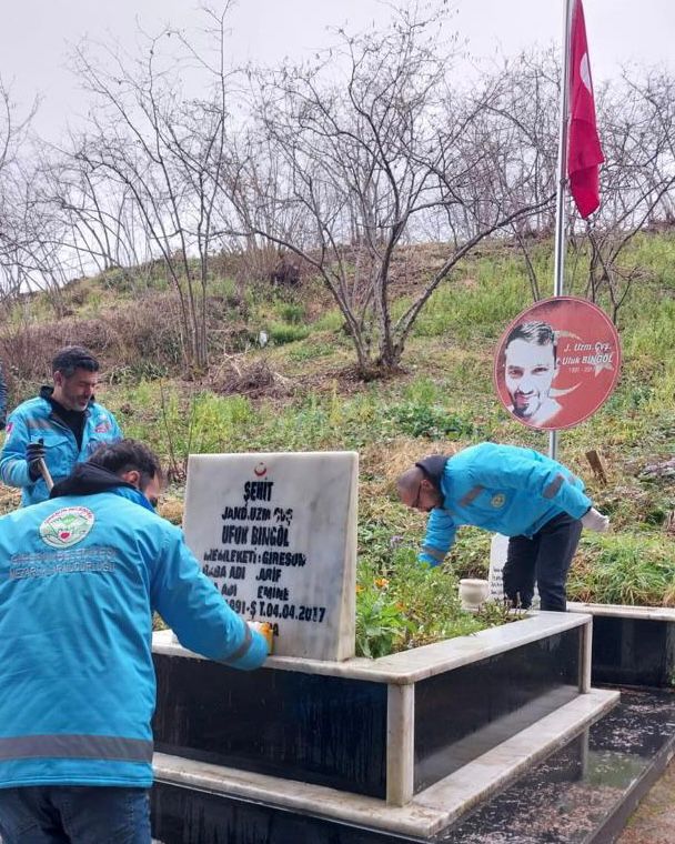 Mezarlıklarda temizlik zamanı