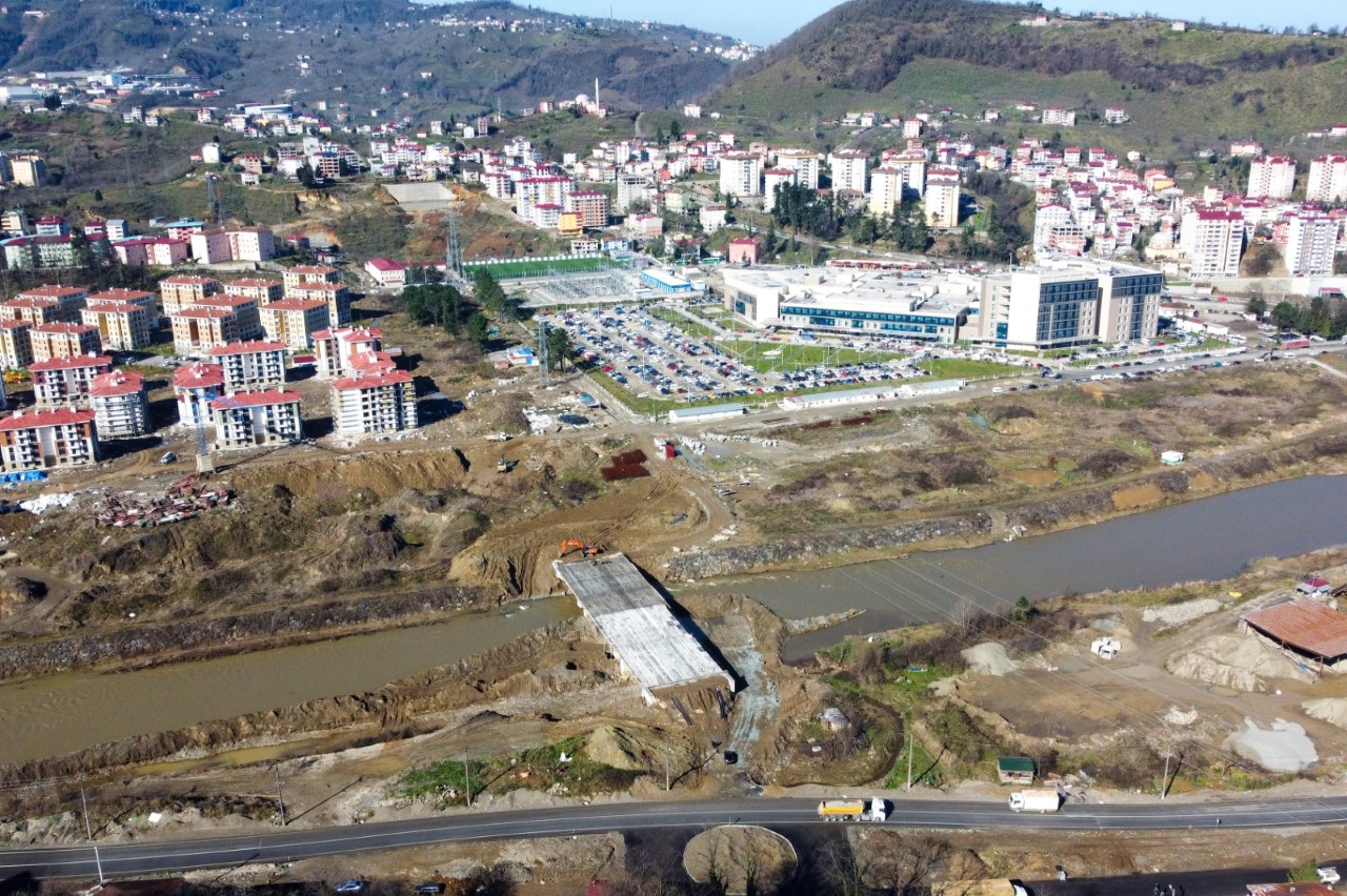 Dereli yolu ile Aksu köprüyle bağlanıyor