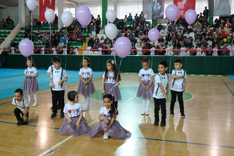 Giresun’da 23 Nisan salonda kutlandı