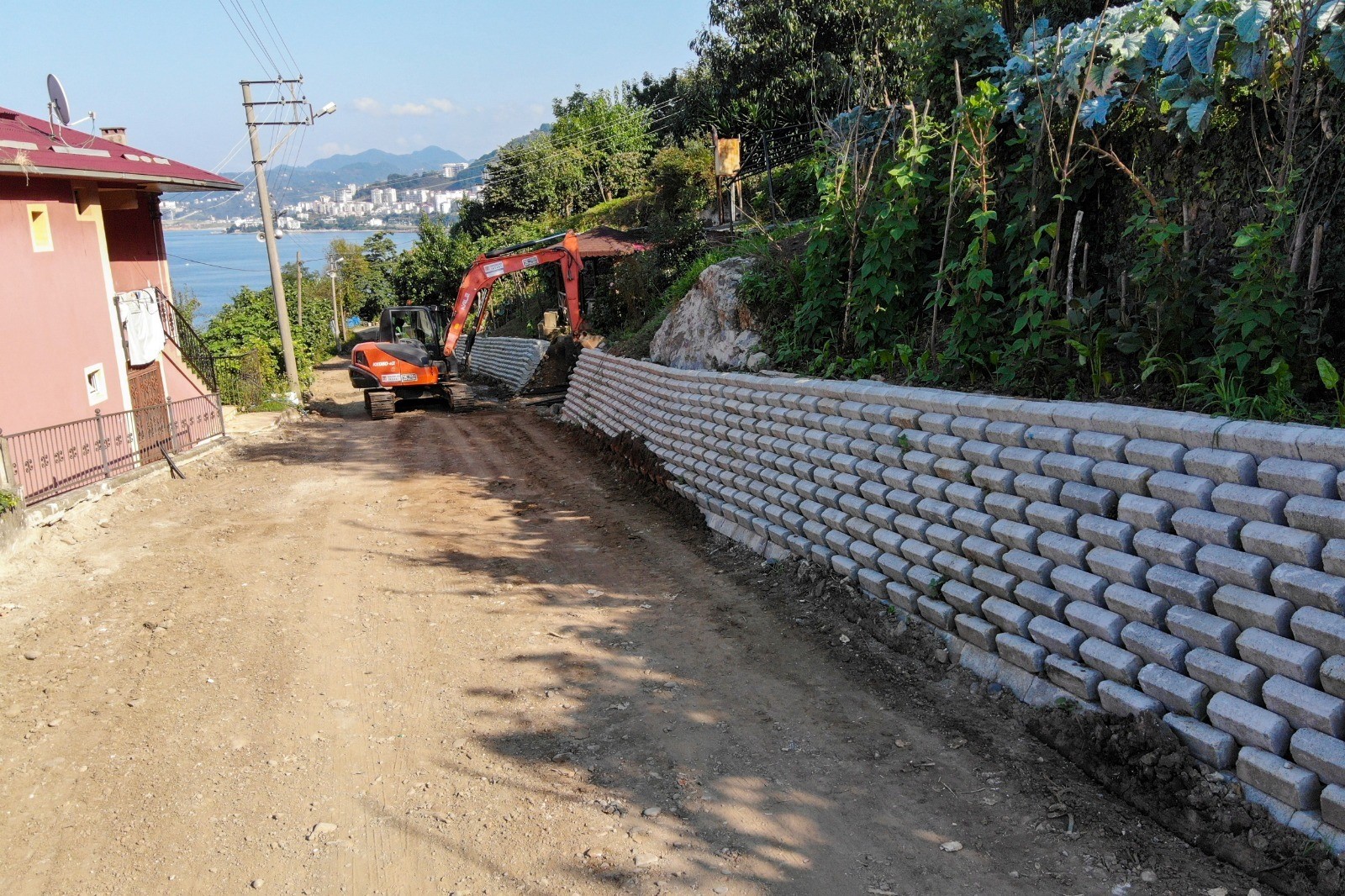 Özgürlük Yolu’nda yapım işleri sürüyor