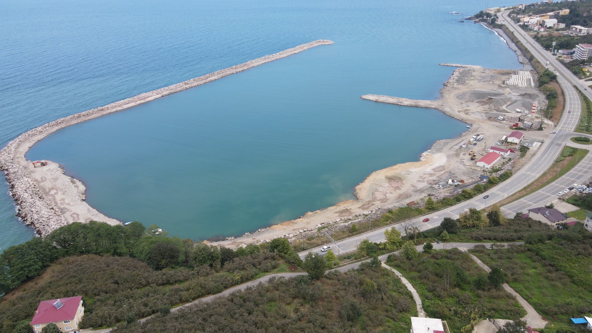 Karadeniz balıkçılığının kalbi Uzuncakum barınağı