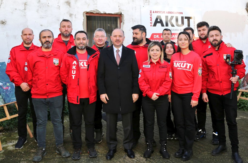 Vali Serdengeçti AKUT’u ziyaret etti