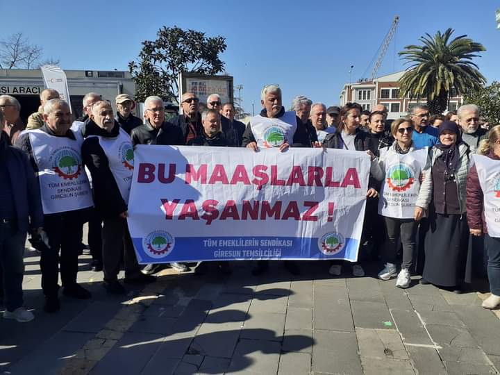 Emekliler Giresun Atatürk meydanından seslendi