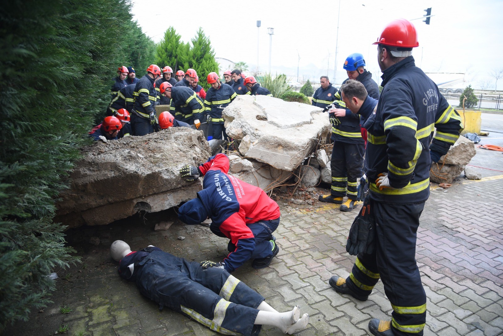 Giresun’da itfaiye deprem tatbikatı yaptı