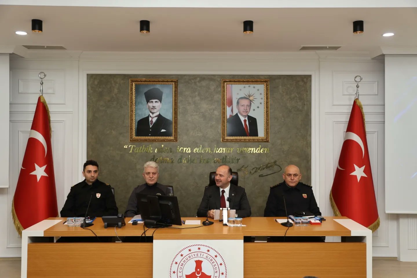 Vali Serdengeçti, basına  Giresun’un suç bilgilerini anlattı