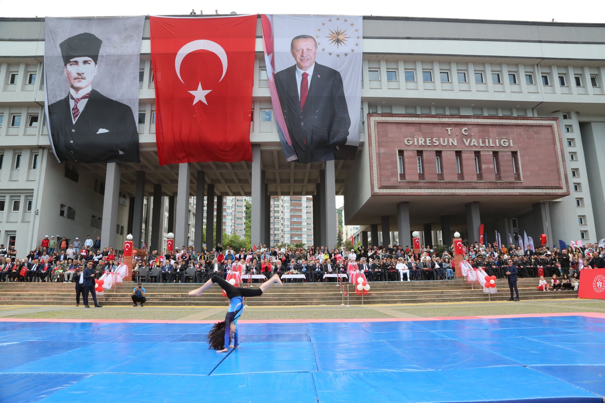 19 Mayıs Giresun Valiliği önündeki alanda kutlandı