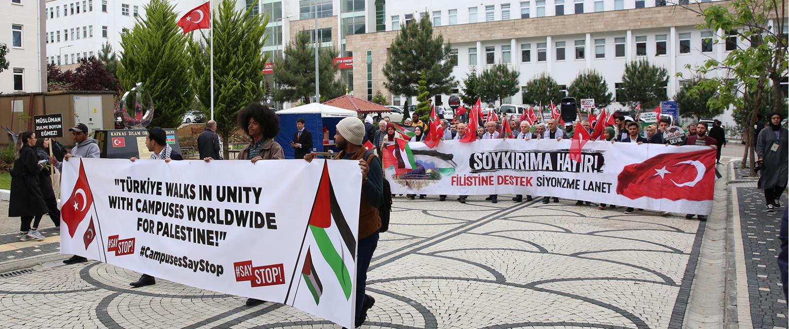 Giresun Üniversitesi’nde yürüyüş: “ABD,Çin, İsrail terör örgütüdür”..