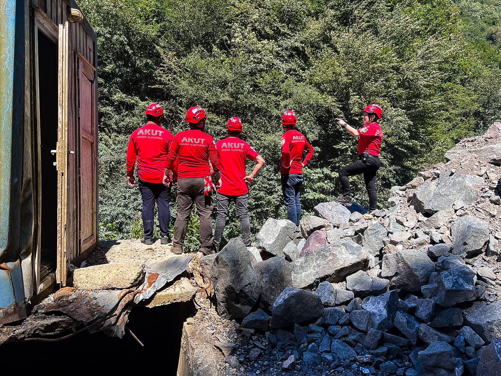 27 yaşındaki kadın dere yatağında ölü olarak bulundu