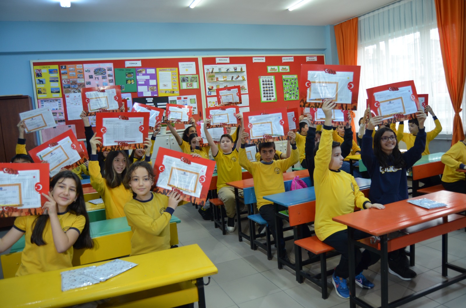 Öğrencilere karne yerine ‘Gelişim Raporu’ verildi