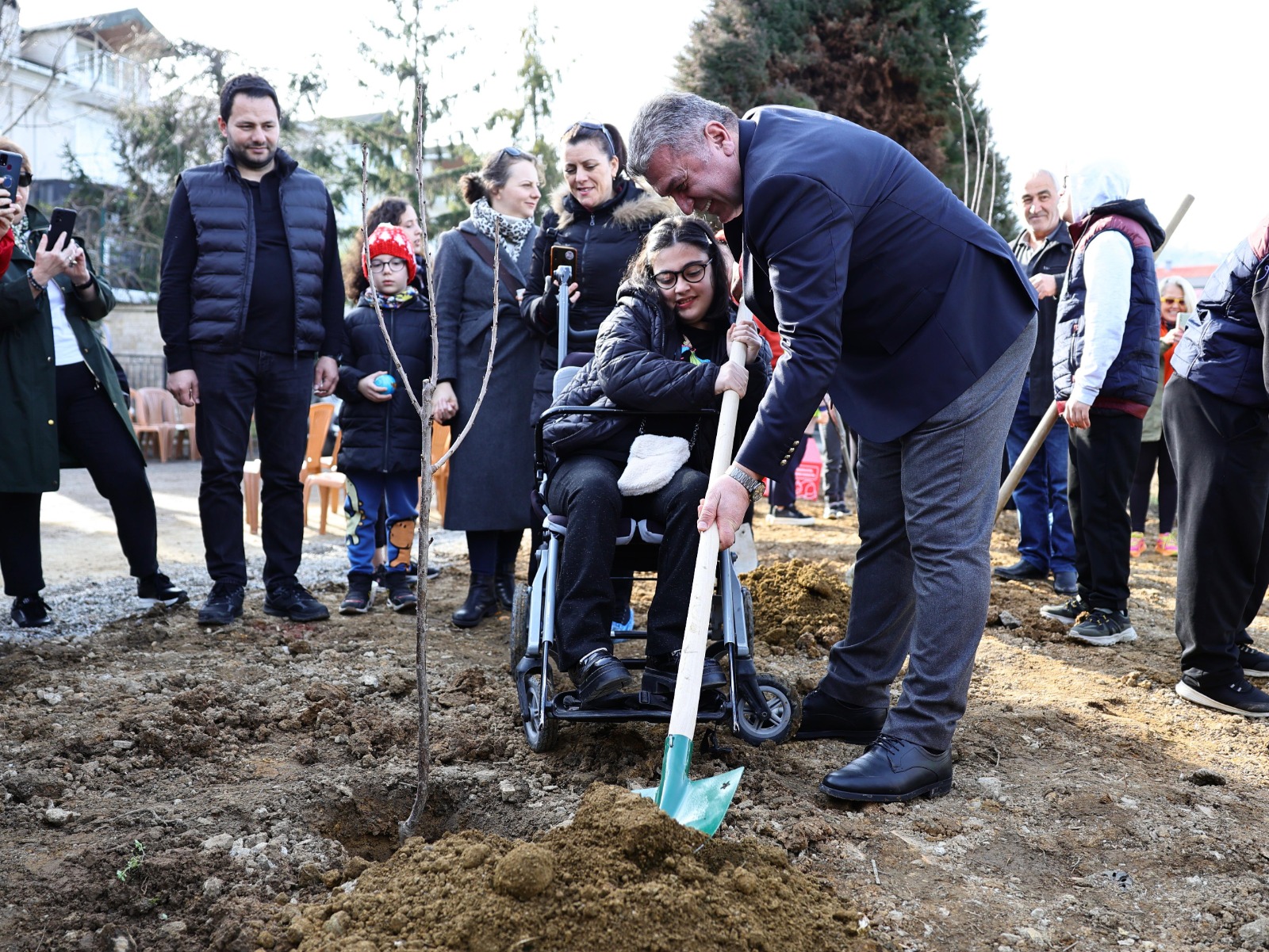 Necmi Sıbıç Özel Çocuklarla Fidan Dikti